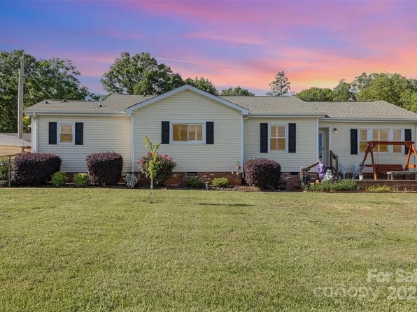 106 Rainbow St SW, Concord, NC 28025