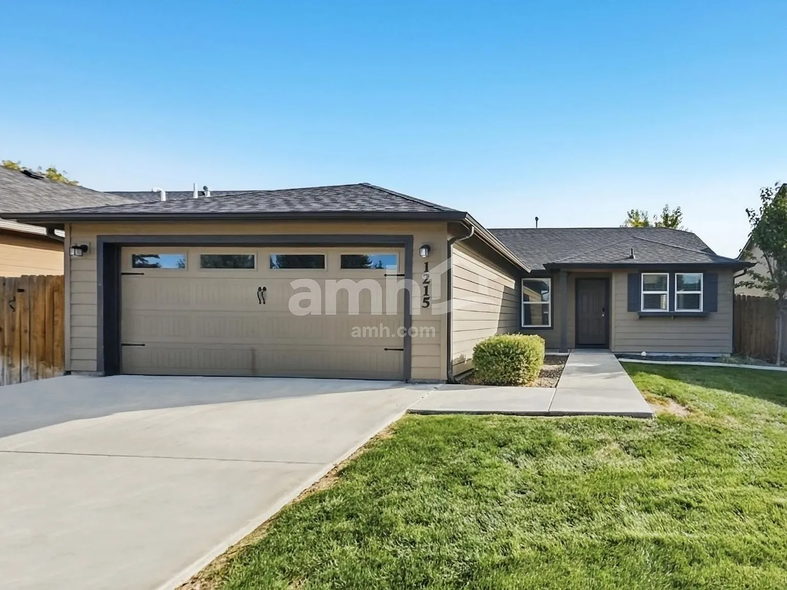 3 bed, 2.0 bath, 1244 sqft, $2,210 — Photo 1