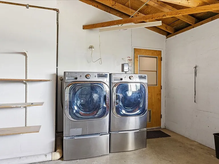 9750 Valencia Dr — Photo 25