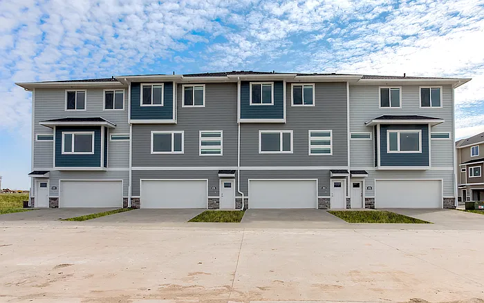 2 bed, 2.5 bath, 1260 sqft, $1,475 — Photo 2
