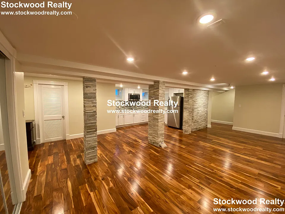 16 Crescent Ave #B