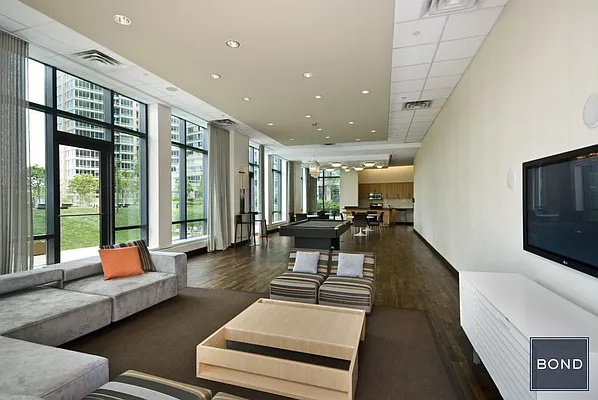 Rented by Bond New York | media 8