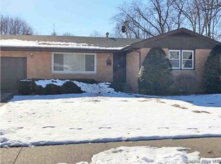 21 Bel Aire Dr, Springfield, IL 62703