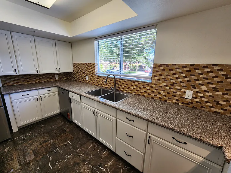 420 Riverdale Dr #11 — Photo 30