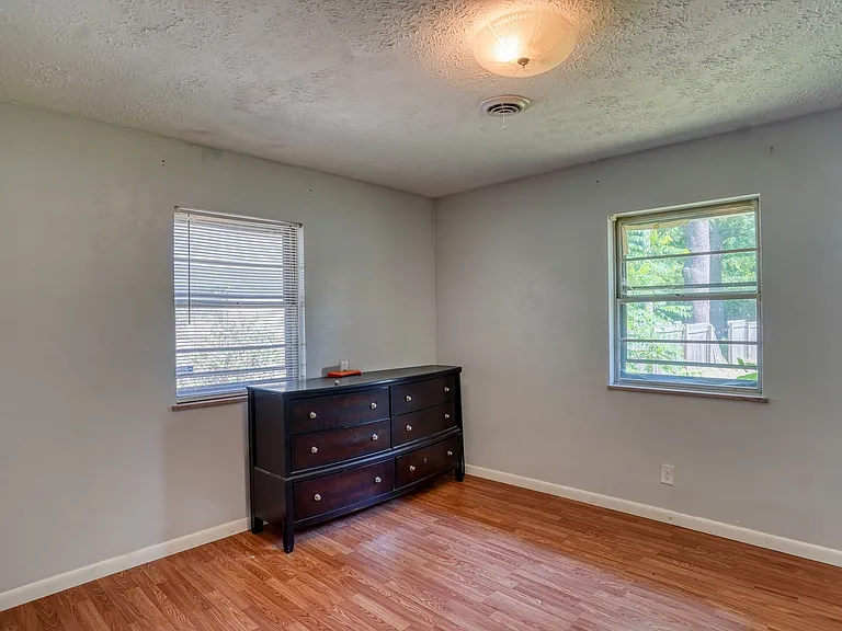 2920 Highwoods Dr E — Photo 9