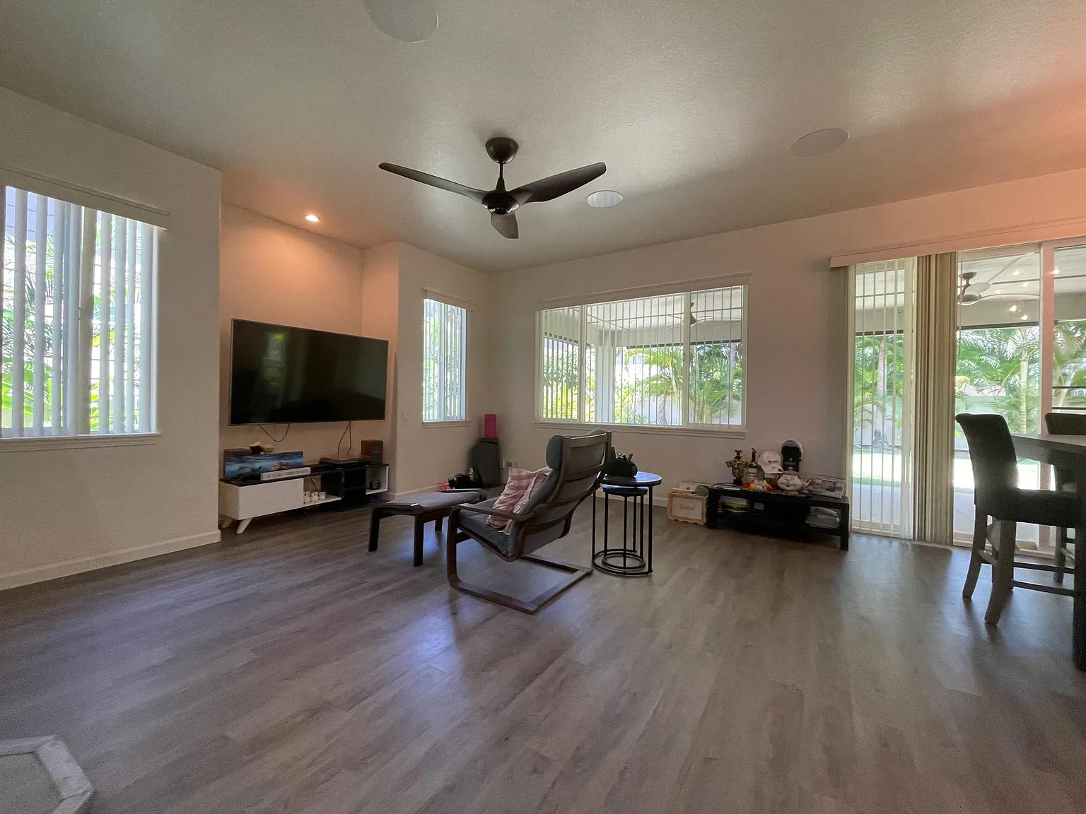 3 bed, 2.5 bath, 1705 sqft, $4,300 — Photo 4