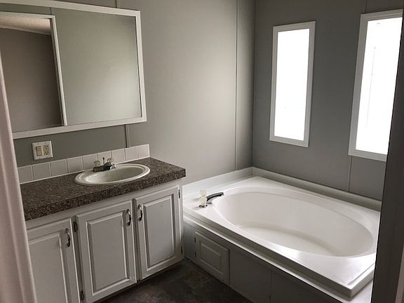 5th image of 573 NW Lonnie Ln