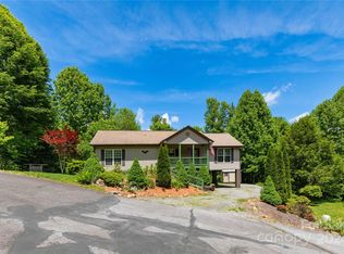 41 Down Hemlock Ln, Whittier, NC 28789