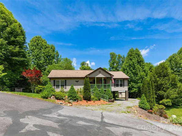 41 Down Hemlock Ln, Whittier, NC 28789