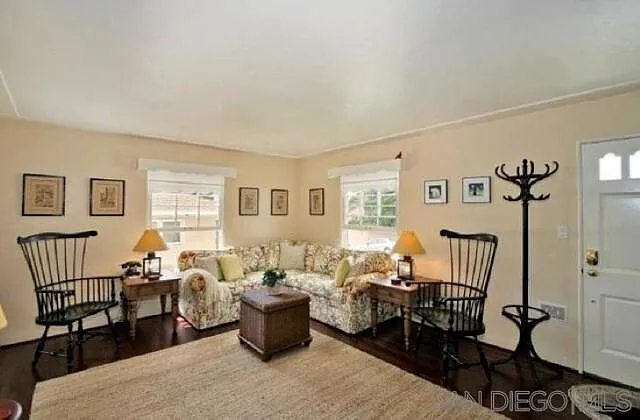 4 bed, 1.5 bath, 2080 sqft, $10,000 — Photo 3