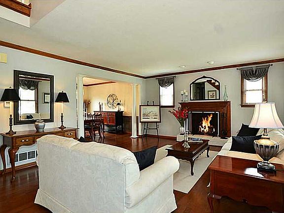 2nd image of 307 Pine Valley Dr