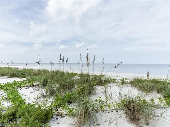 1977 Gulf Shore Blvd N APT 606, Naples, FL 34102