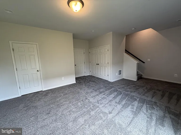 240 Parkland Dr — Photo 9