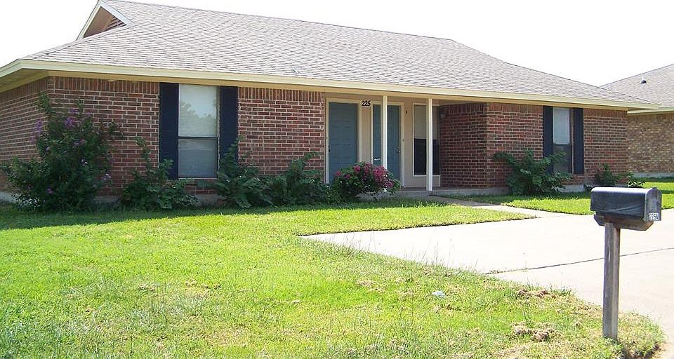 2nd image of 225 Summit Dr Unit A