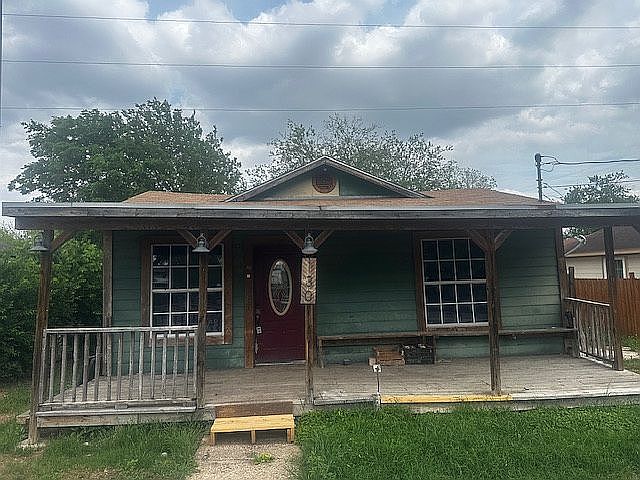 1st image of 130 Alicia Ave