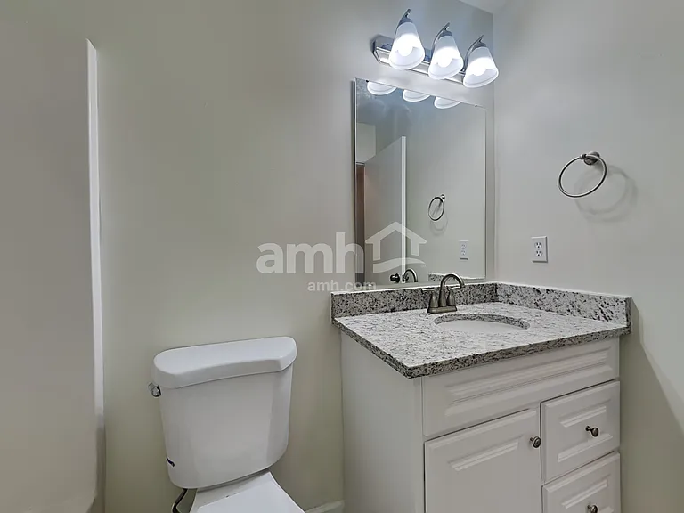 918 Arthur St — Photo 16