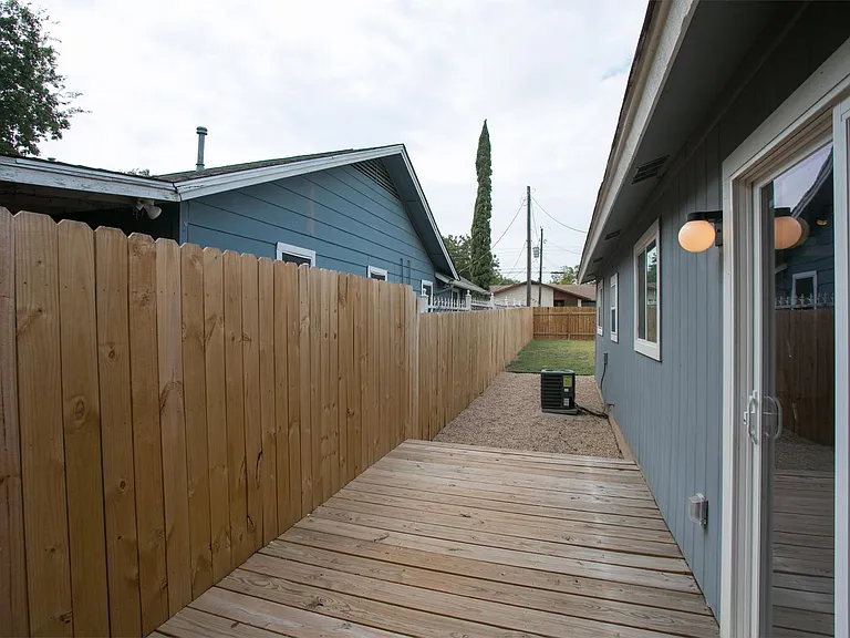 1103 Booker Ave #B — Photo 45
