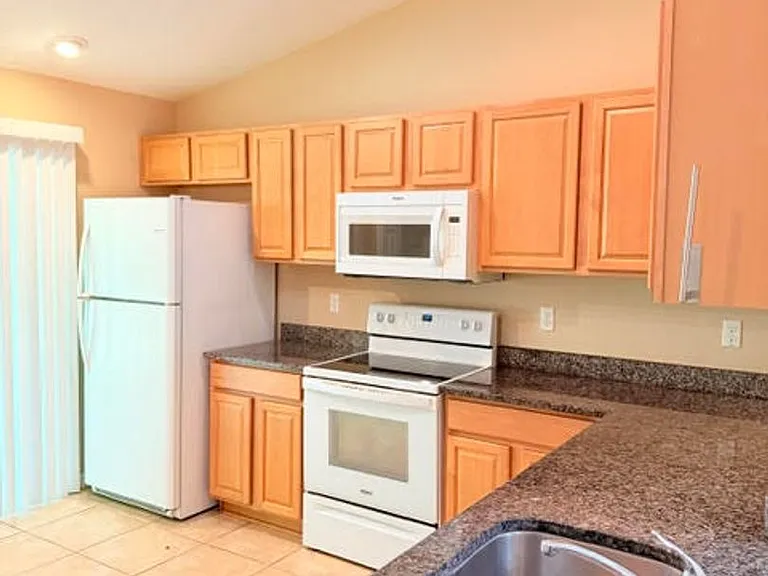 113 Brunswick Ln — Photo 5