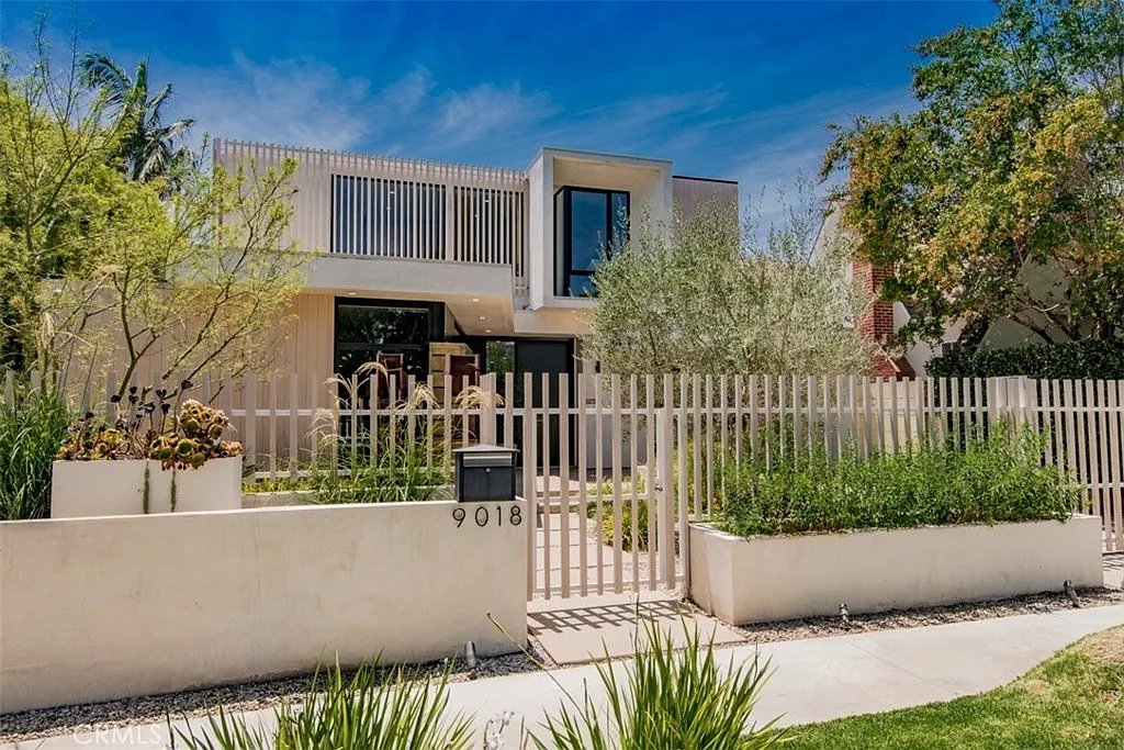 5 bed, 4500 sqft, $30,000 — Photo 2