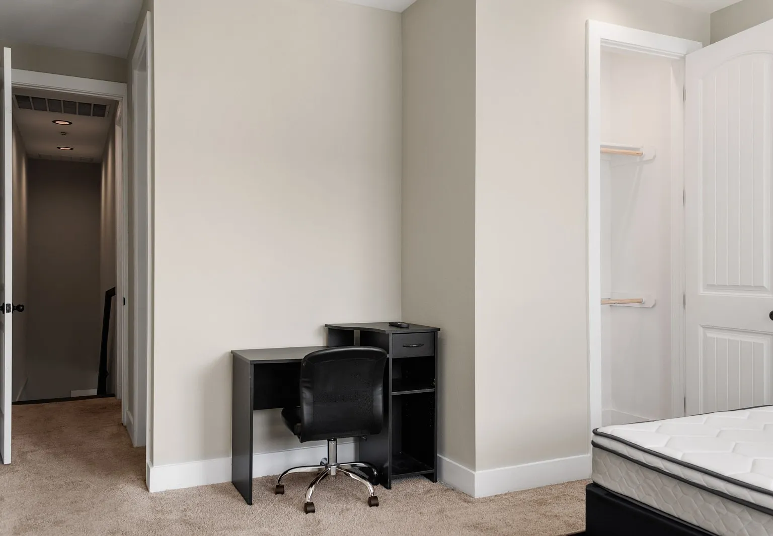 4 bed, 1450 sqft, $499 — Photo 2