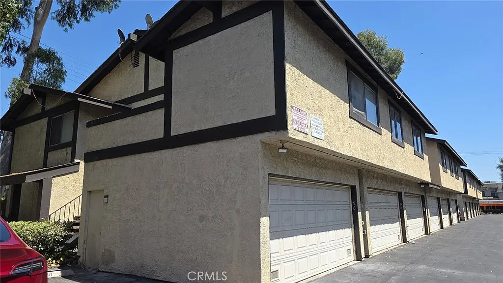 2 bed, 875 sqft, $2,550 — Photo 1