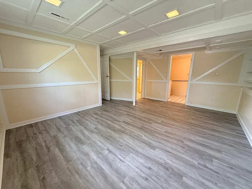 3 bed, 1092 sqft, $2,849 — Photo 2