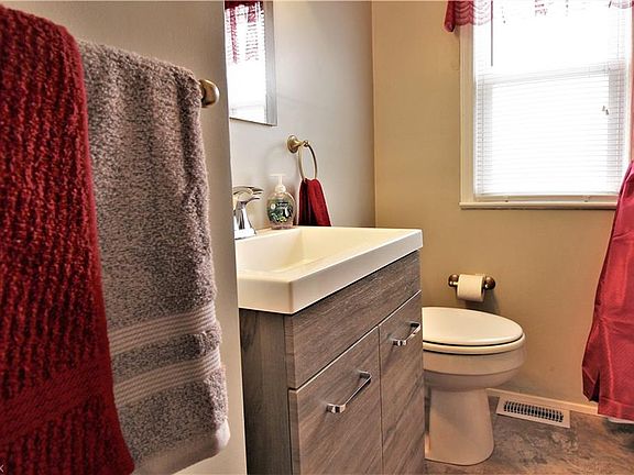 5th image of 16216 Lotus Dr