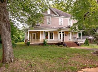 424 S Race St, Statesville, NC 28677