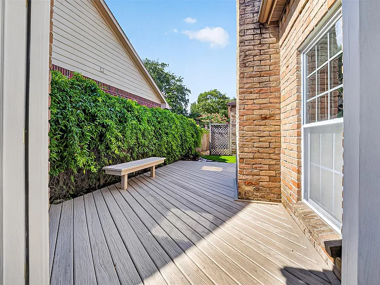 10310 Chevy Chase Dr — Photo 44