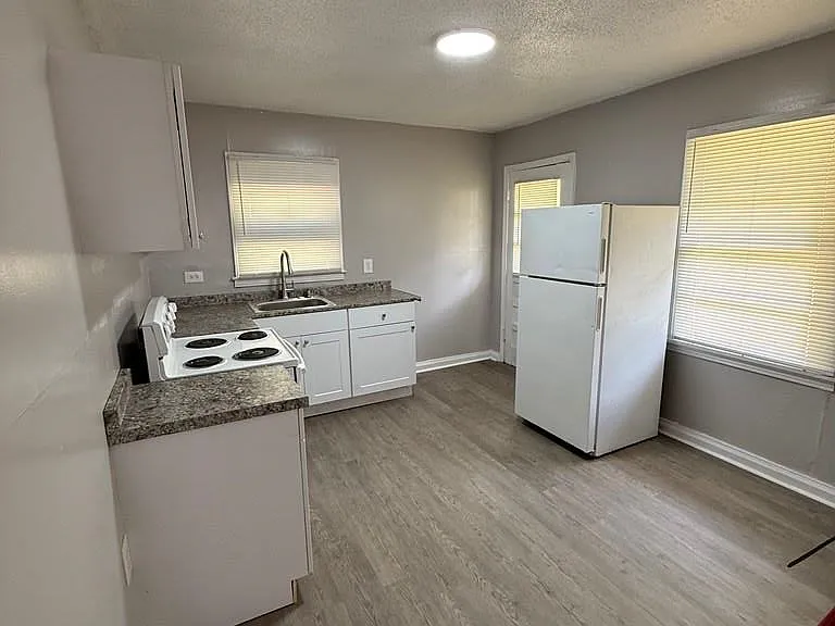 197 Evelyn Ave — Photo 4