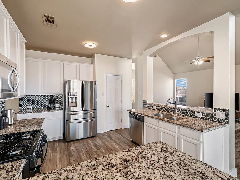 1464 Summerhill Dr — Photo 14
