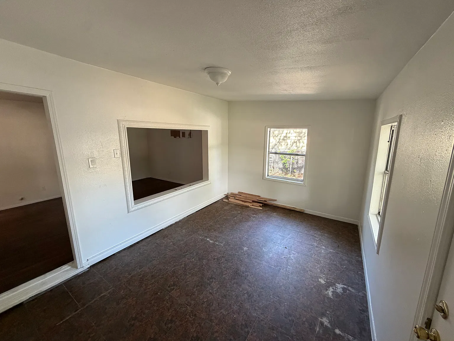 3 bed, 1020 sqft, $2,500 — Photo 2