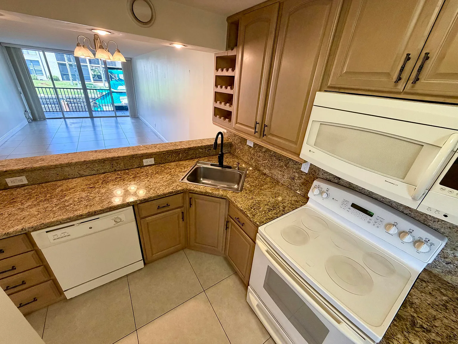 2 bed, 2.0 bath, 1130 sqft, $3,150 — Photo 2
