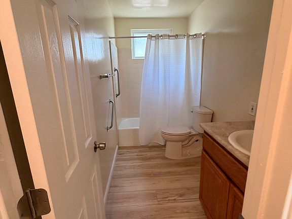 4th image of 319 Claydelle Ave