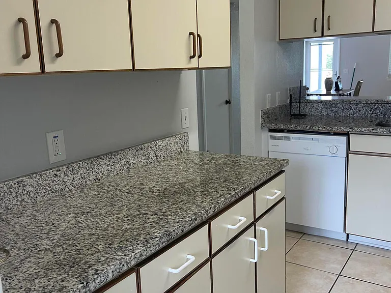 207 E 3rd St #207 — Photo 22