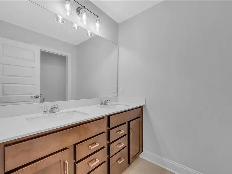 1121 Carlisle Pl — Photo 35