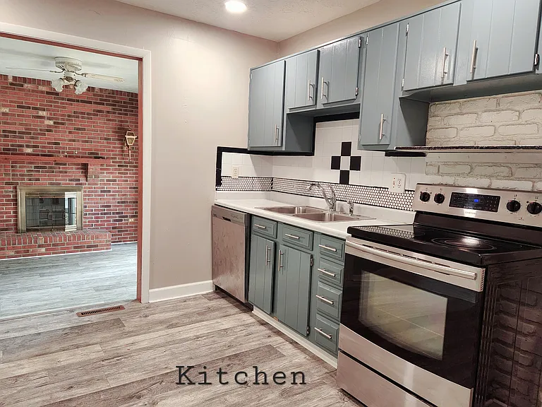 6680 Duneden Ave — Photo 2