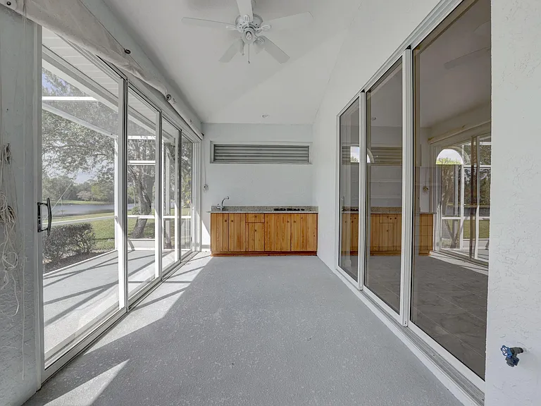 8028 Plantation Lakes Dr — Photo 41
