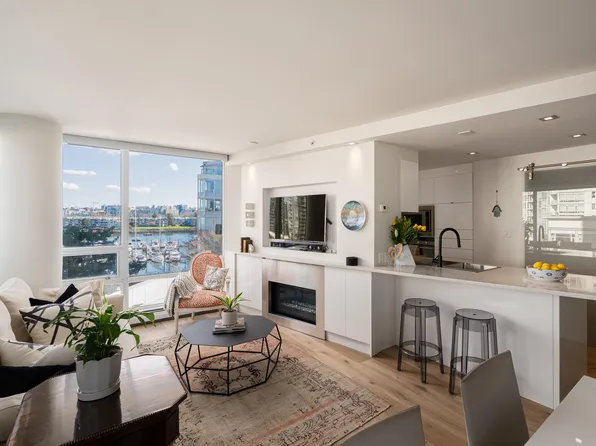 1201 Marinaside Cres #505, Vancouver, BC V6Z 2V2