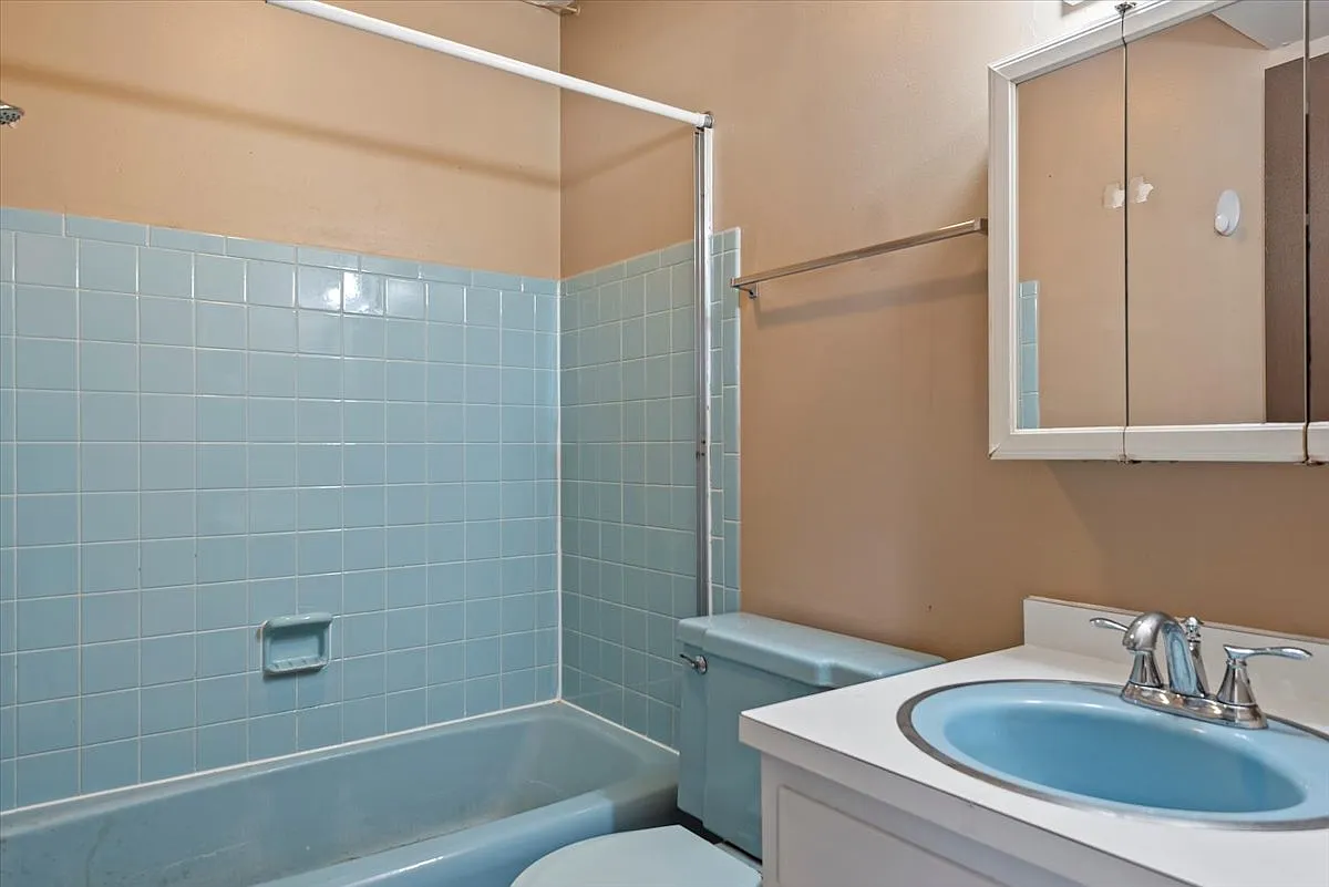 Brick Haven - 117 - Unit 5 — Photo 2