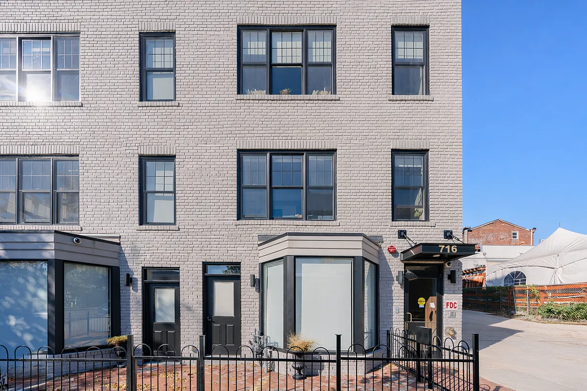 Building Photo - The Heywood