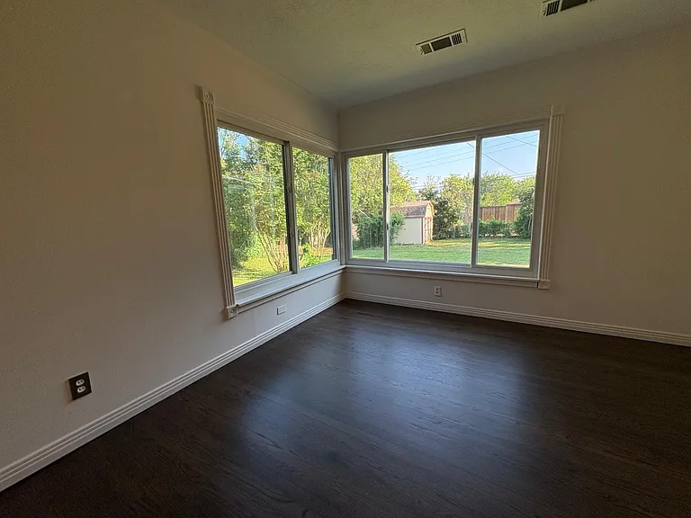 430 Mayrant Dr — Photo 8