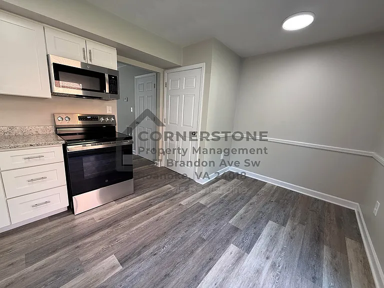 1902 Yeager Ave NE #4 — Photo 3