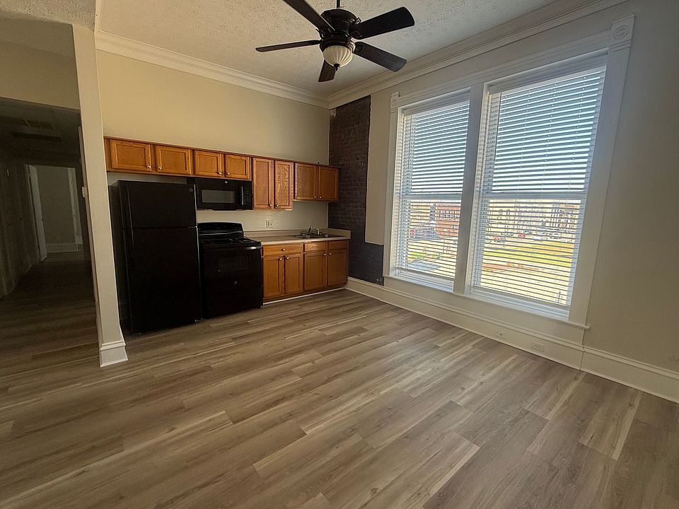 1st image of 200 E 9th St APT 1
