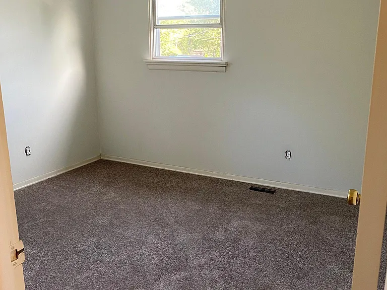 2851 Rossiter Ave — Photo 5