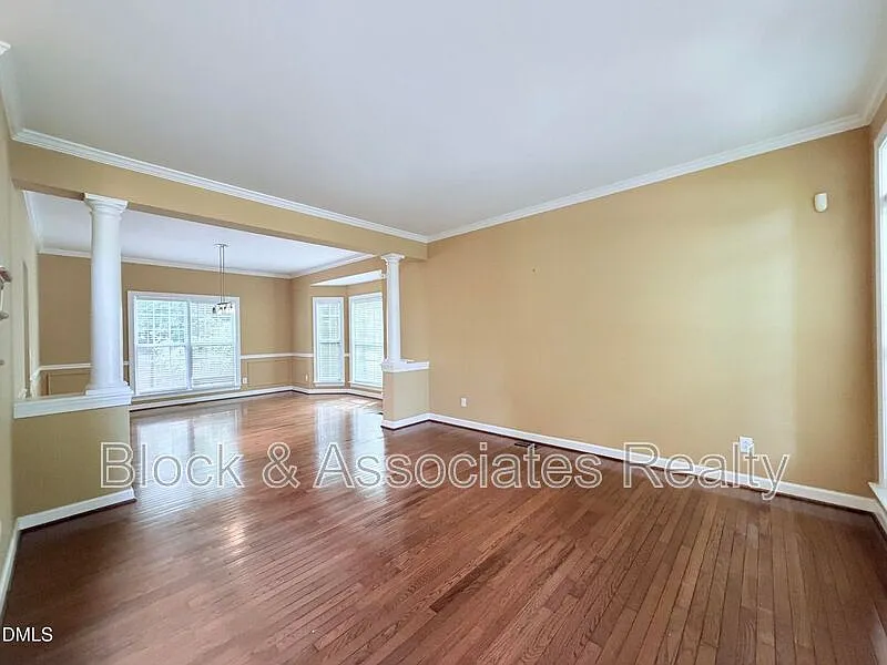 4 bed, 2.5 bath, $3,300 — Photo 4