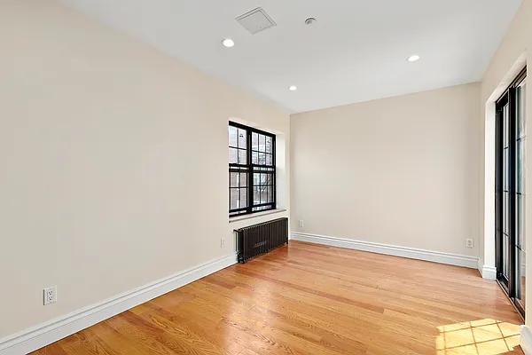 Rented by Compass | media 7