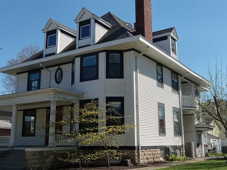 265 W Broadway St #1