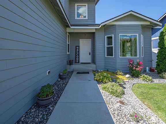 4th image of 1450 Denny Place