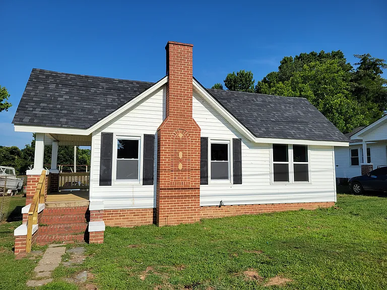123 Leonard Ave — Photo 1